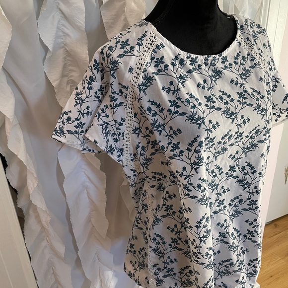 DKNY Floral Spring Top Medium NWT - Picture 3 of 10